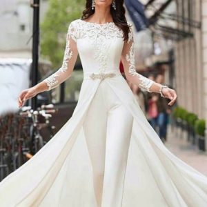 Combinaison avec traîne amovible