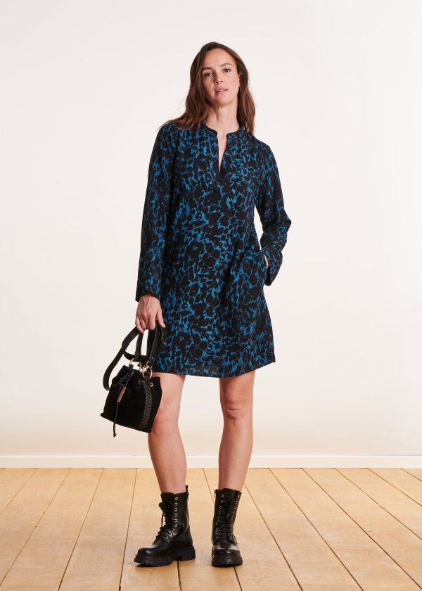 robe courte droite à imprimé animalier col montant