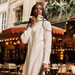 robe courte écrue en maille col camionneur