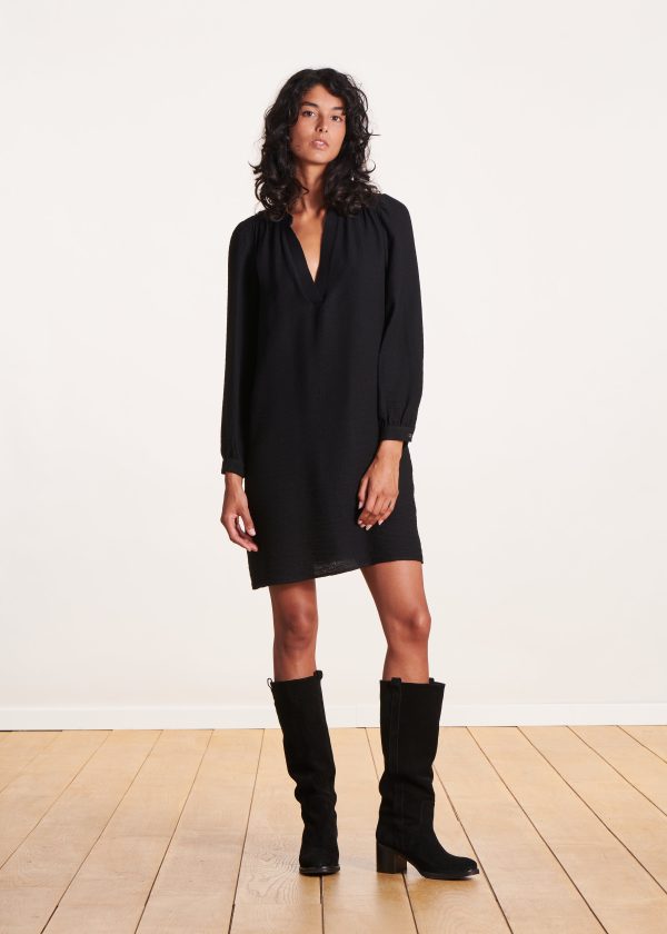 robe courte et droite noire