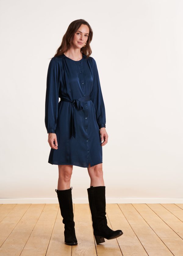 robe courte fluide bleu pétrole en satin