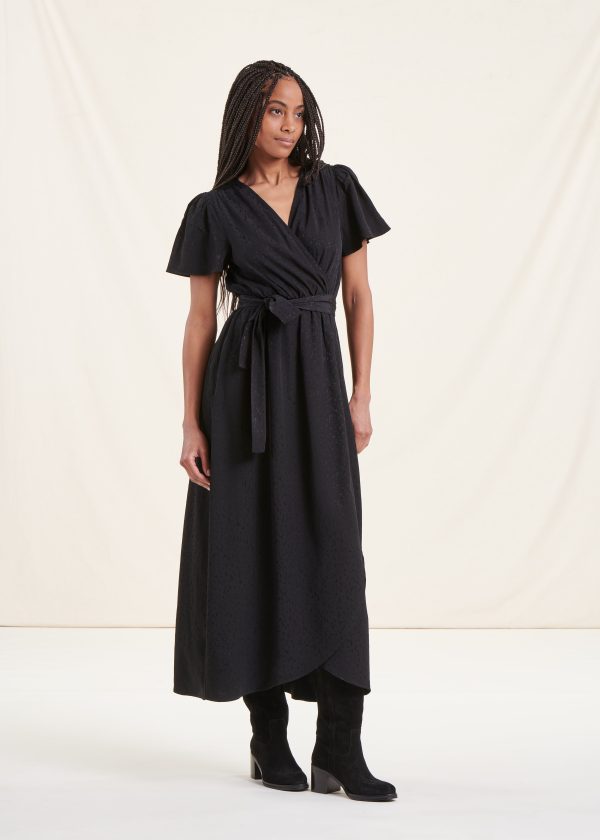 robe longue cintrée noire à manches courtes