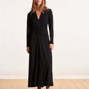 robe mi-longue noire cintrée col V
