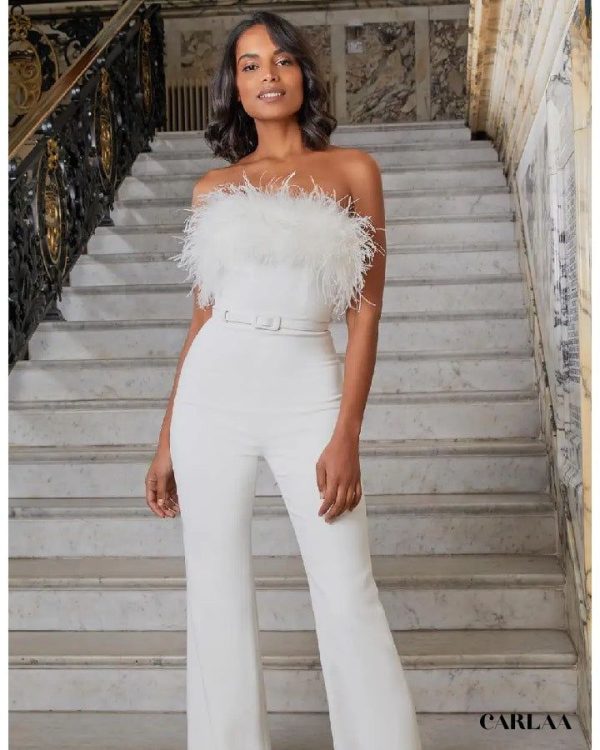 tenue légère combinaison blanche plume