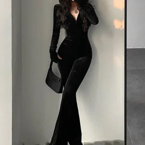 Combinaison moulante en velours noir pour femme